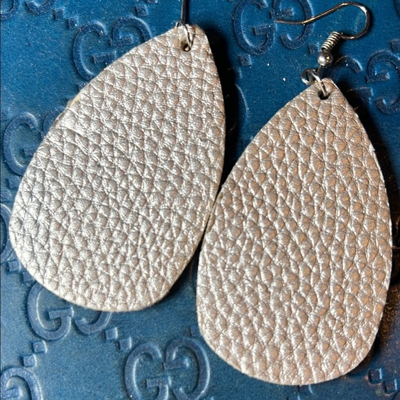 Elegant Gold and Cream Earrings Set 3 pairs - Picture 8 of 8